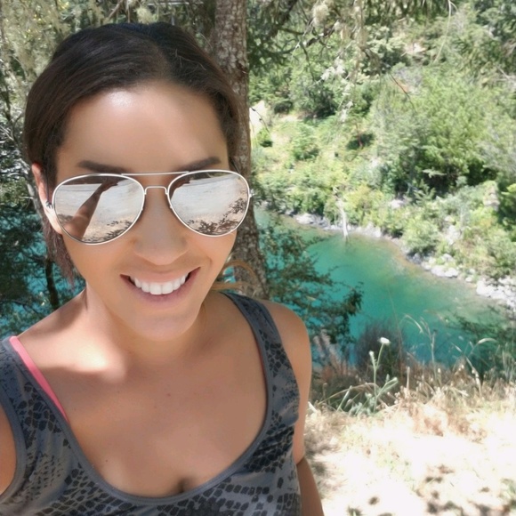 Meet your Posher, Crystal - Picture 1 of 1